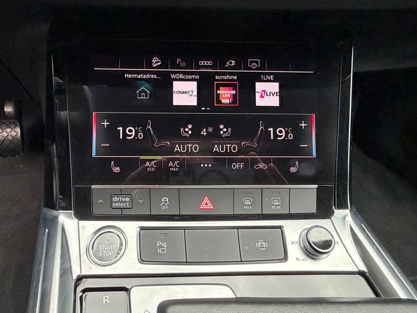 Fahrzeugabbildung Audi e-tron 55 QUATT S LINE LUFT+LED+SHZ+KAM+B&O+21"