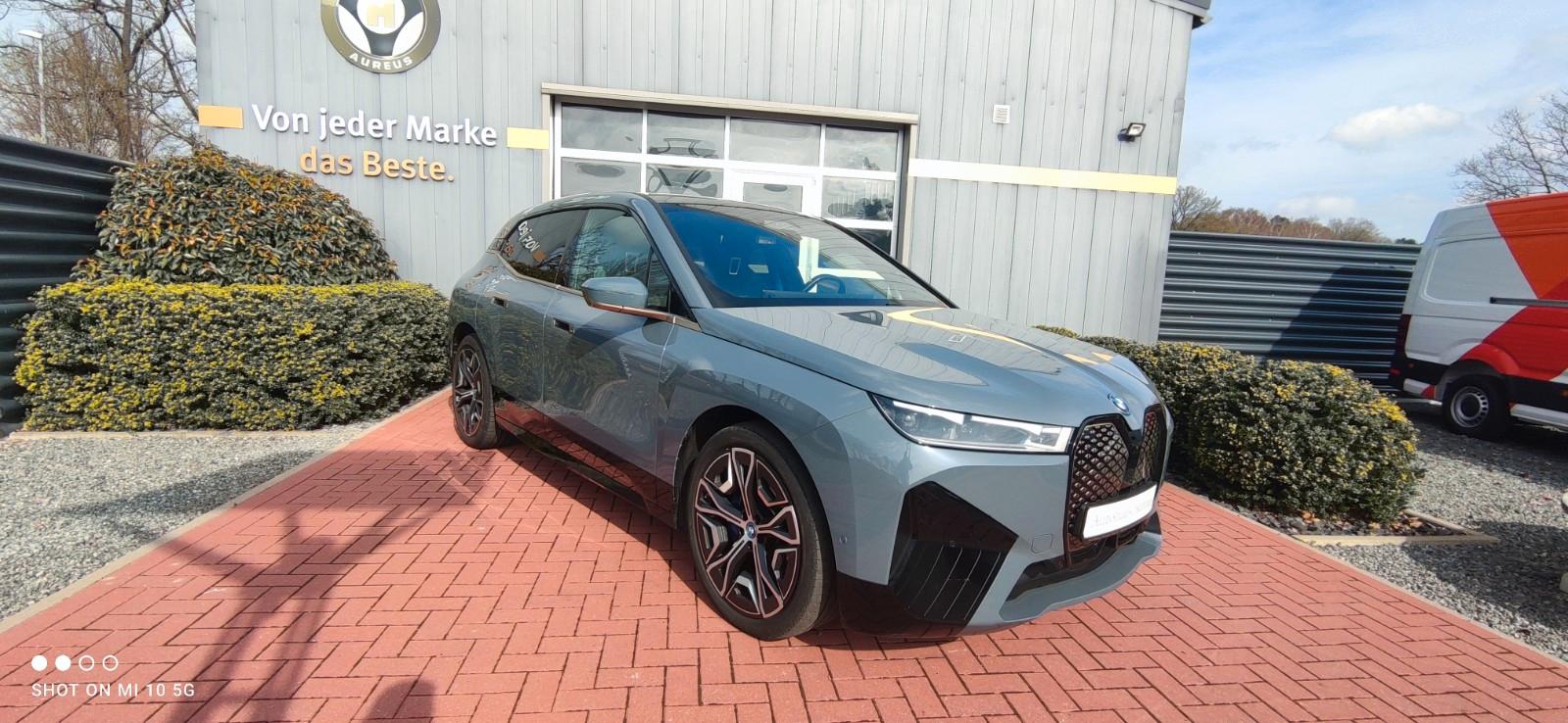 BMW iX 40 xDrive Sport*DAB*PANO*KLIMA*AHK*