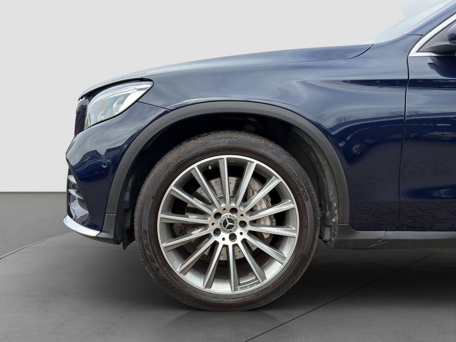 Mercedes-Benz GLC 300 4Matic AMG Line Navi LED ILS Leder R-Cam