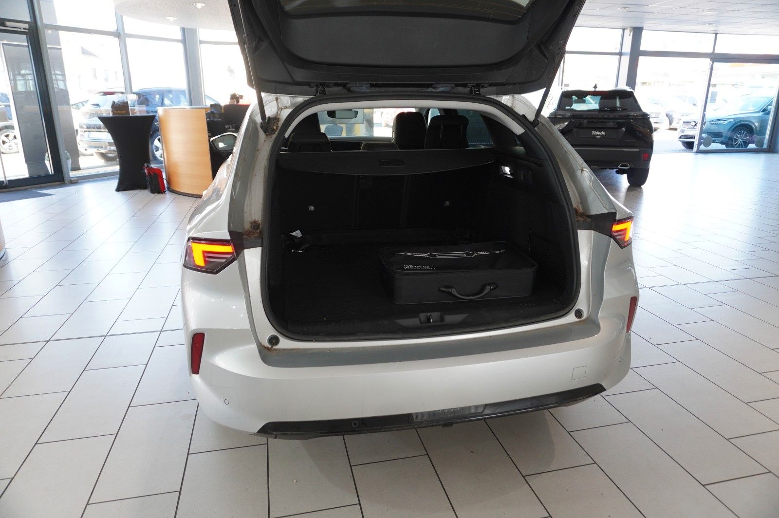 Fahrzeugabbildung Opel Astra L ST 1.6 HYBRID ELEGANCE NAVI/LED/KAMERA