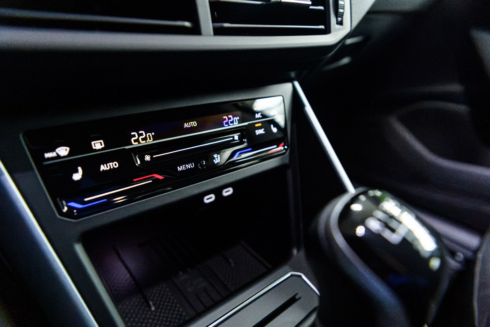 Fahrzeugabbildung Volkswagen Taigo Goal 1.0 TSI LED+NAVI+ACC+APP+SHZ+5 J.GAR.