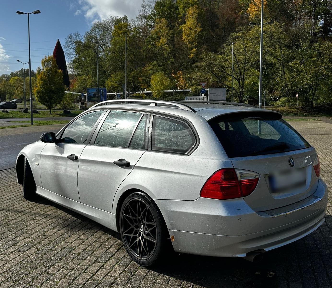 BMW 320 2005 — interior