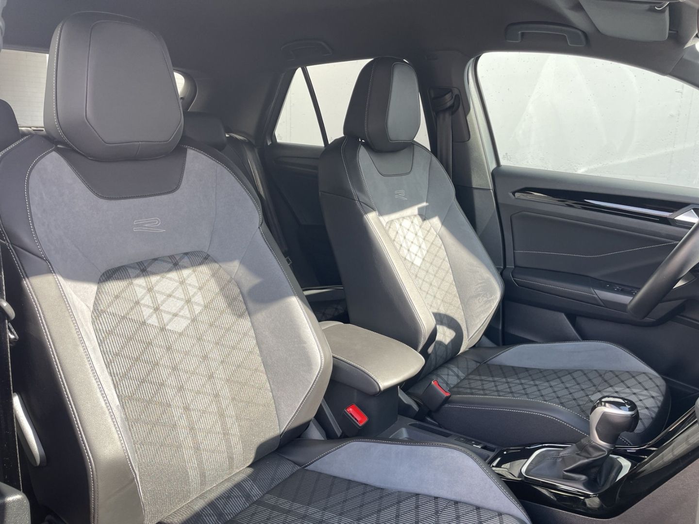 T-Roc 1.5 TSI DSG R-Line Black Style AHK/Matrix/