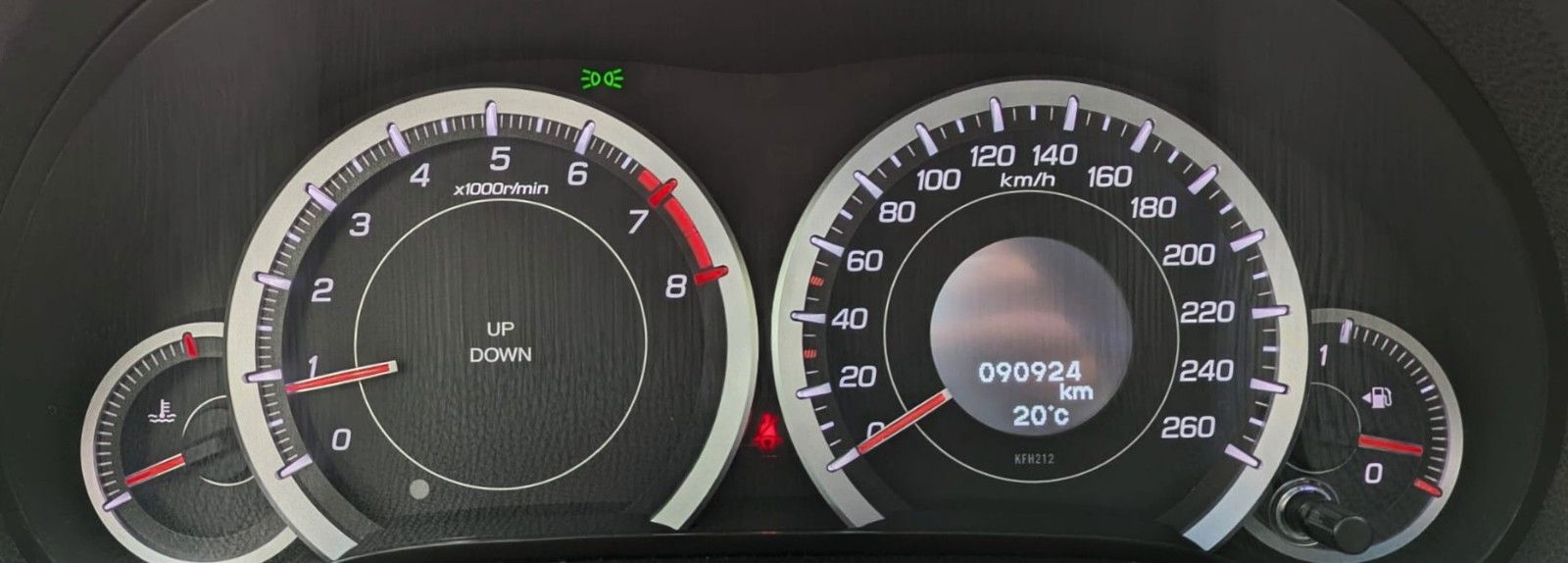 Fahrzeugabbildung Honda Accord 2.0i KLIMAAUT SITZHEIZUNG XENON GARANTIE!