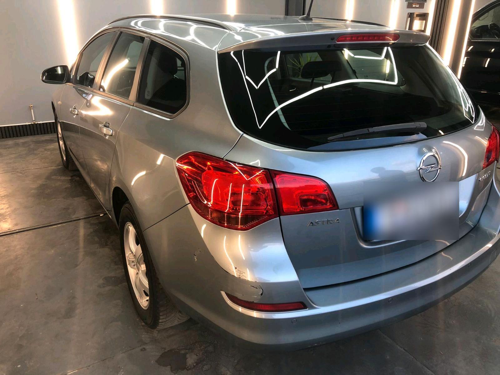 Opel Astra 2011 — engine 131 HP (96kW)