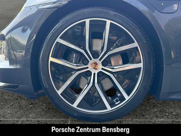  Porsche TAYCAN photo 9