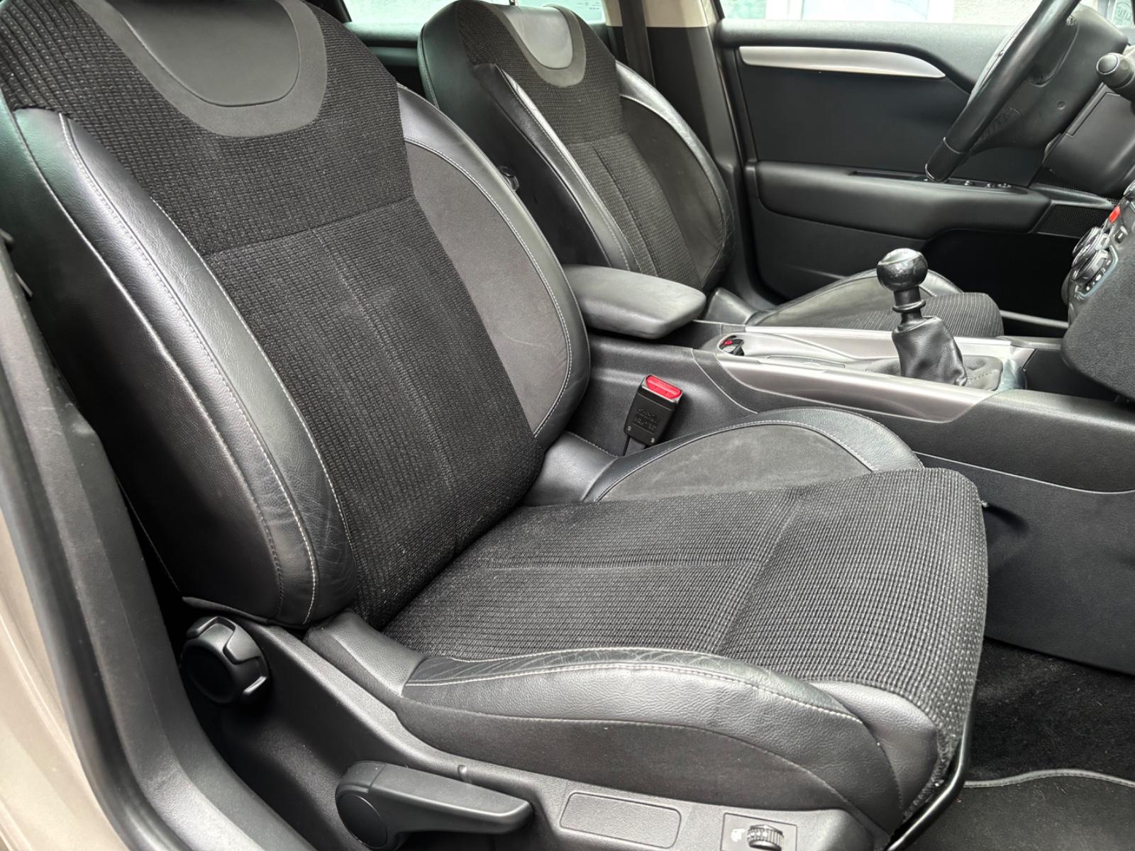 Citroën C4 Lim. Shine NAVI-TEILLEDER-PDC 2x
