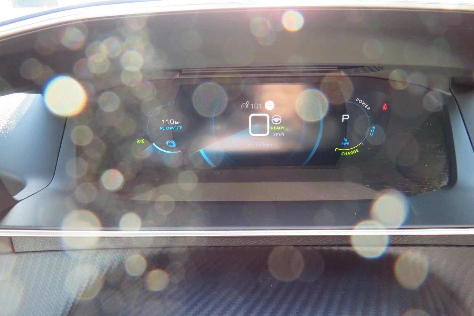 Fahrzeugabbildung Peugeot 2008 e- GT PANO NAVI KAMERA SITZH. PDC 1.HD
