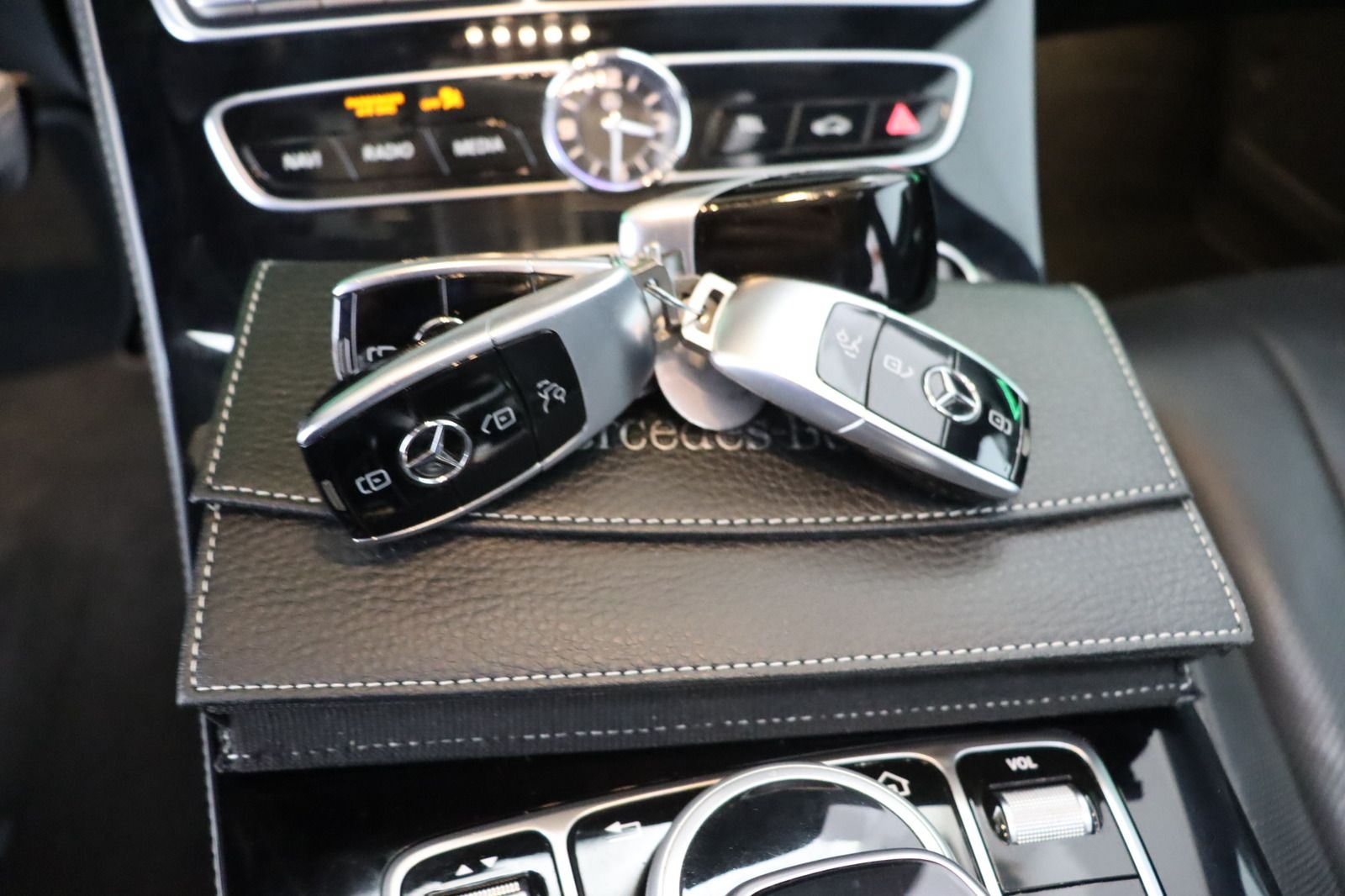Fahrzeugabbildung Mercedes-Benz E 400 T 4Matic * Airmatic * STHZ * Memory AVANTG