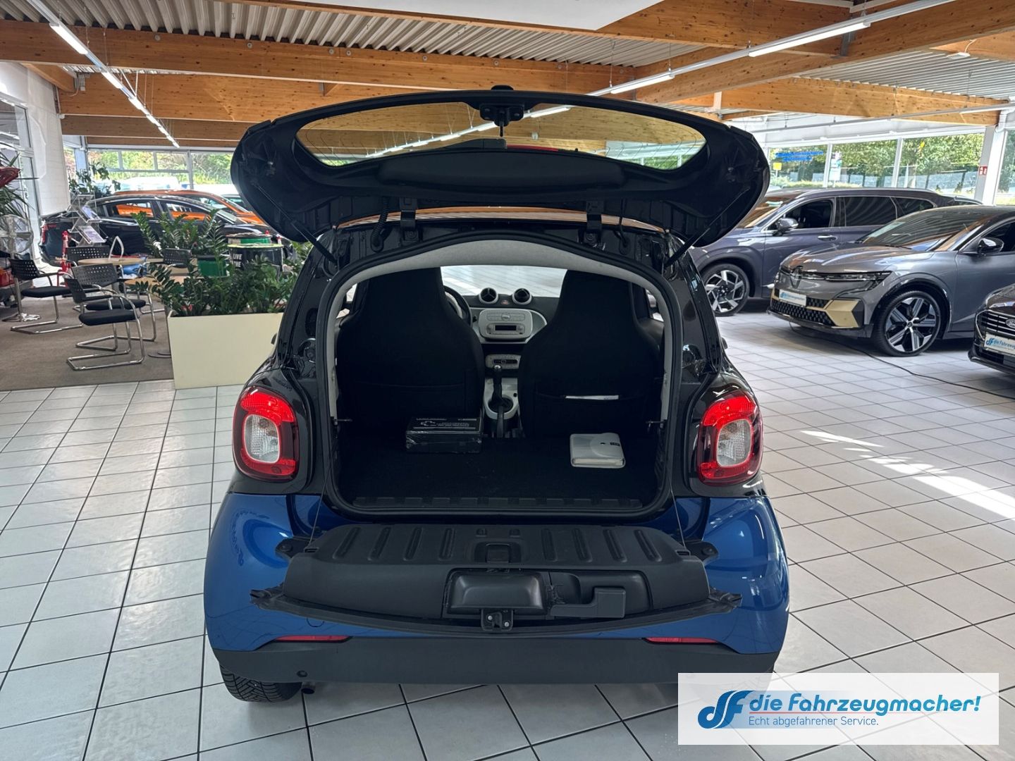Fahrzeugabbildung Smart fortwo coupe Basis Panorama Klimaautom SHZ Temp