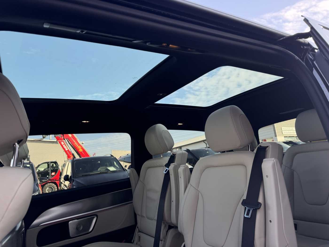 Fahrzeugabbildung Mercedes-Benz V 300 d EXCLUSIVE 4MATIC Panorama AHK2,5 Stdheiz