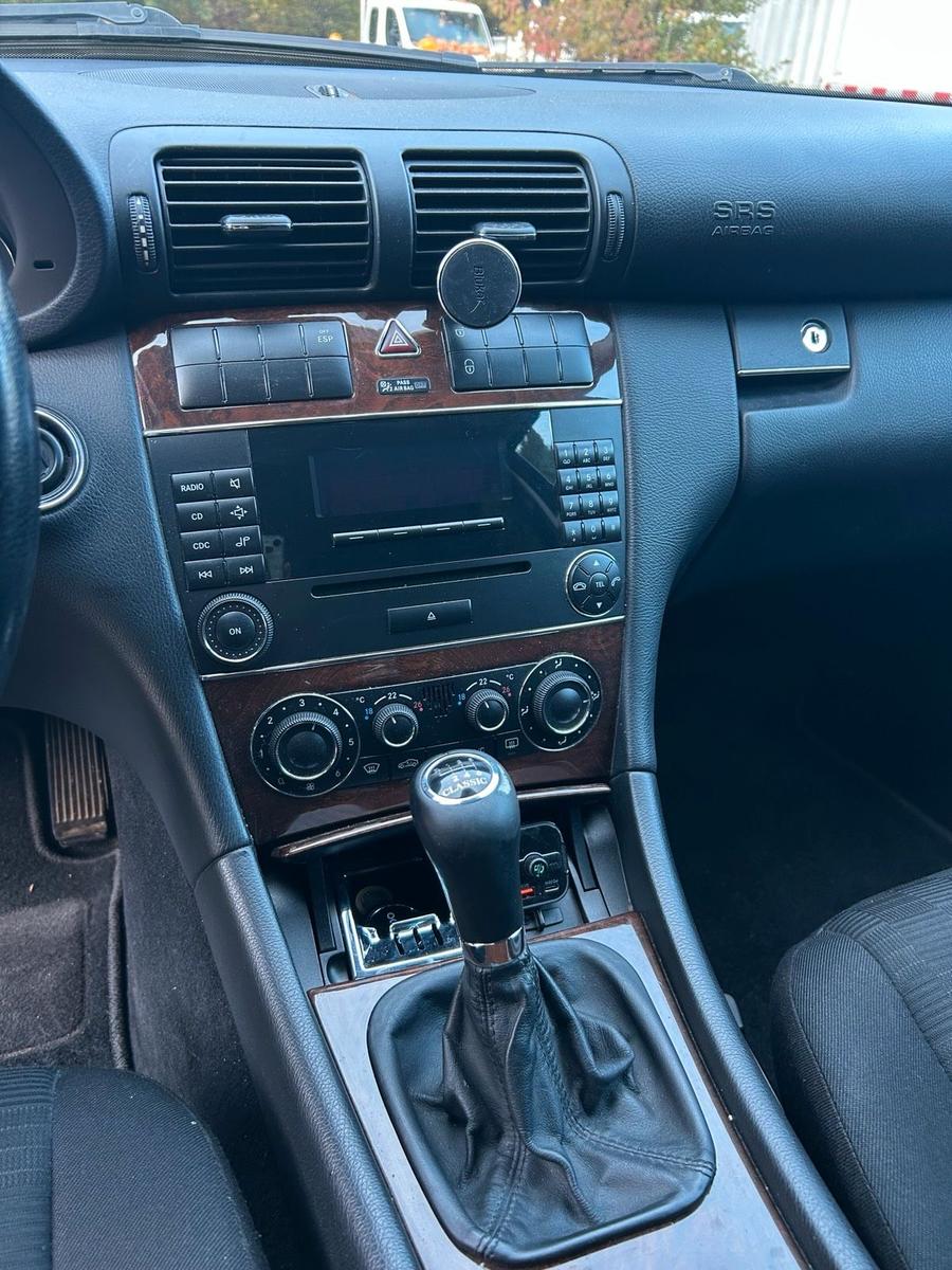 Mercedes-Benz C200 2005 — photo 9