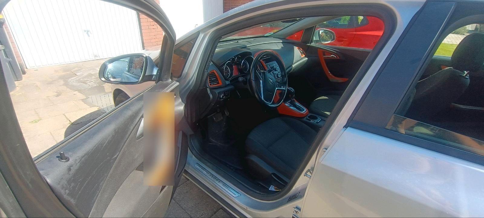 Opel Astra 2011 — engine 160 HP (118kW)