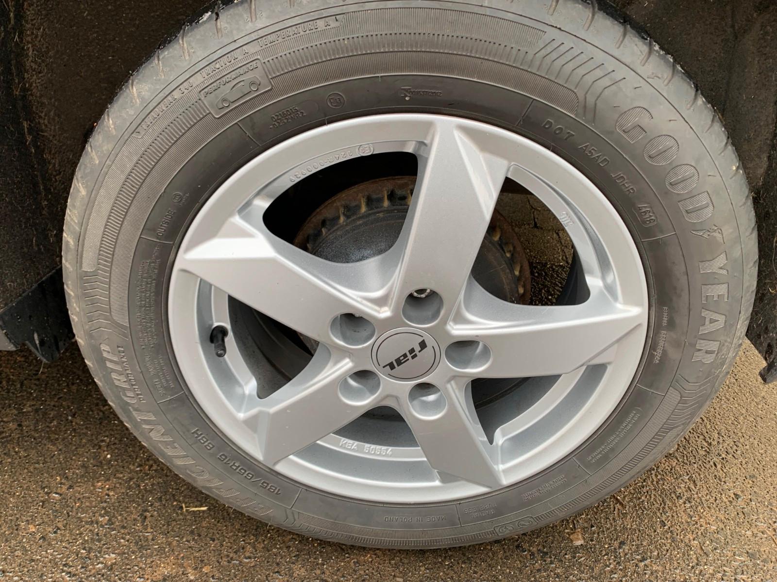 Volkswagen Polo VI Comfortline Klima SHZ ALU PDC