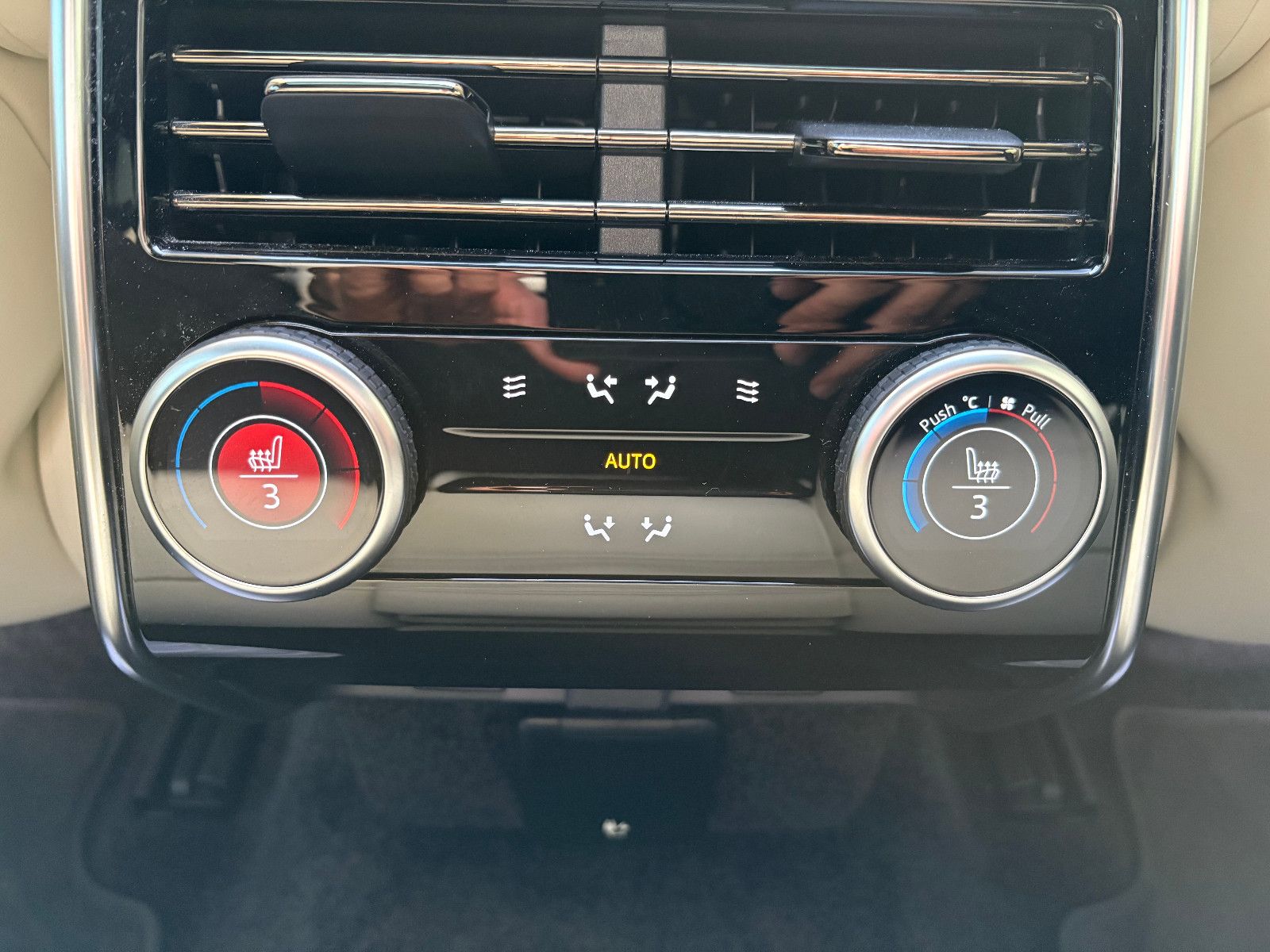 Fahrzeugabbildung Land Rover Range Rover HSE/FOND-TV/MASSAGE/PANO/360°/VOLL