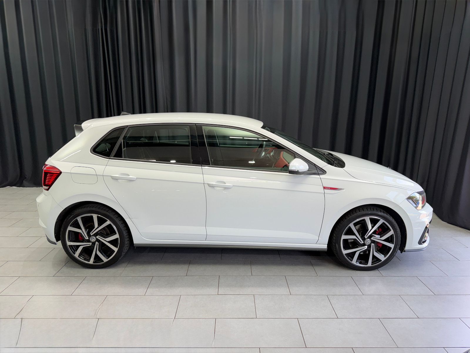 Fahrzeugabbildung Volkswagen Polo VI 2.0 TSI GTI |DSG|AUTOMATIK|LED