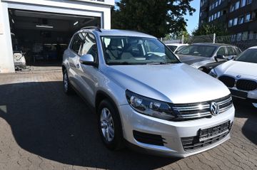 Volkswagen Tiguan - 1
