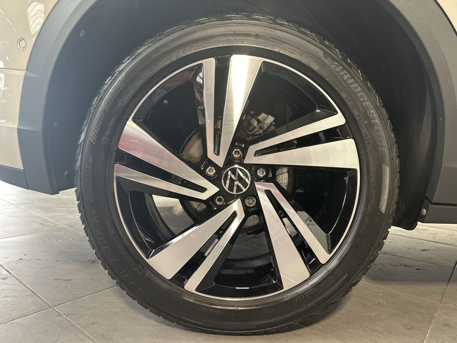 Fahrzeugabbildung Volkswagen T-Roc 2.0 TDI DSG R-Line NAV+MATRIX+PANO+ACC+SHZ
