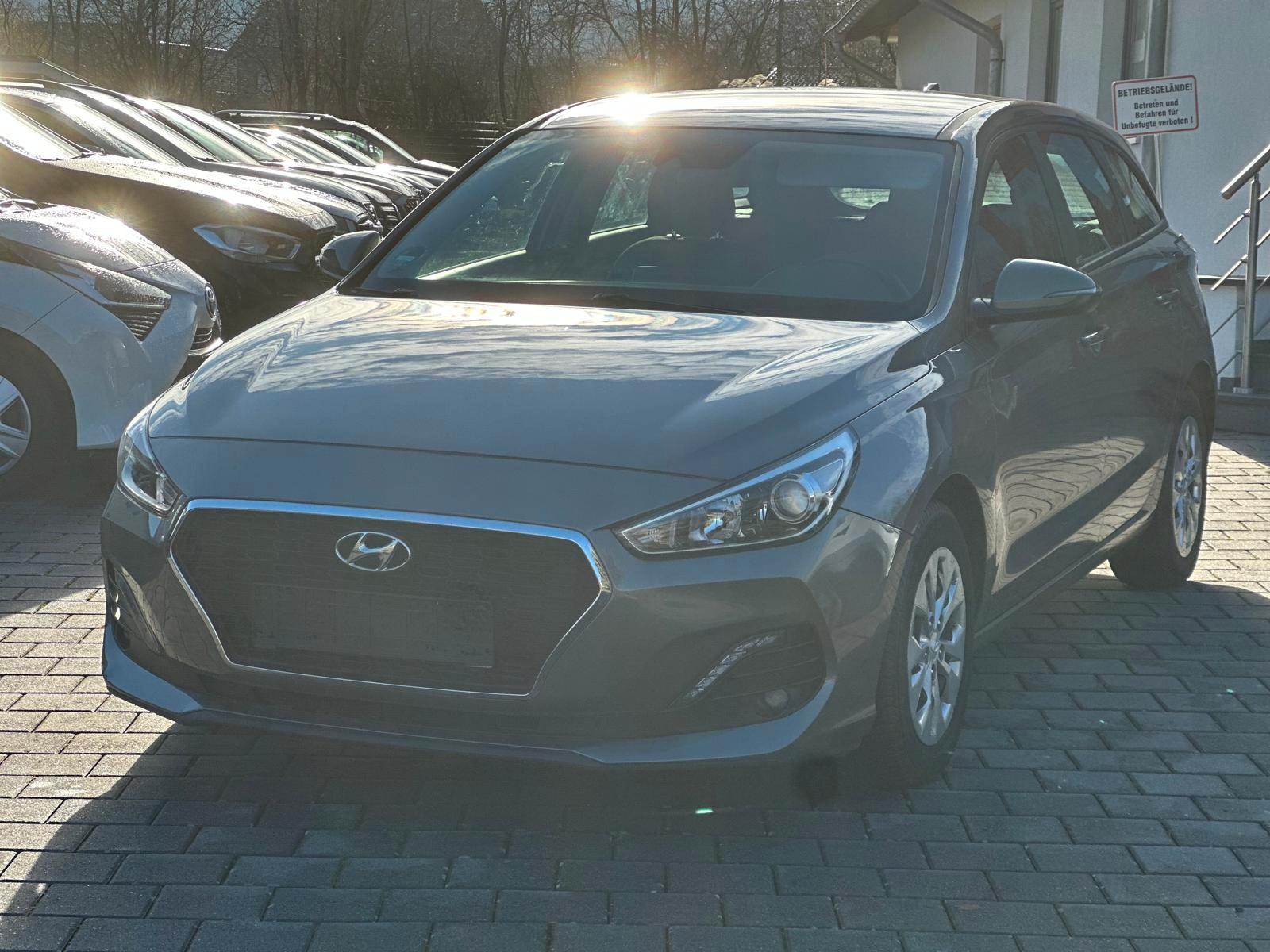Hyundai i30 Select 1.0, SHZ, KAMERA, CARPLAY, TEMPOMAT