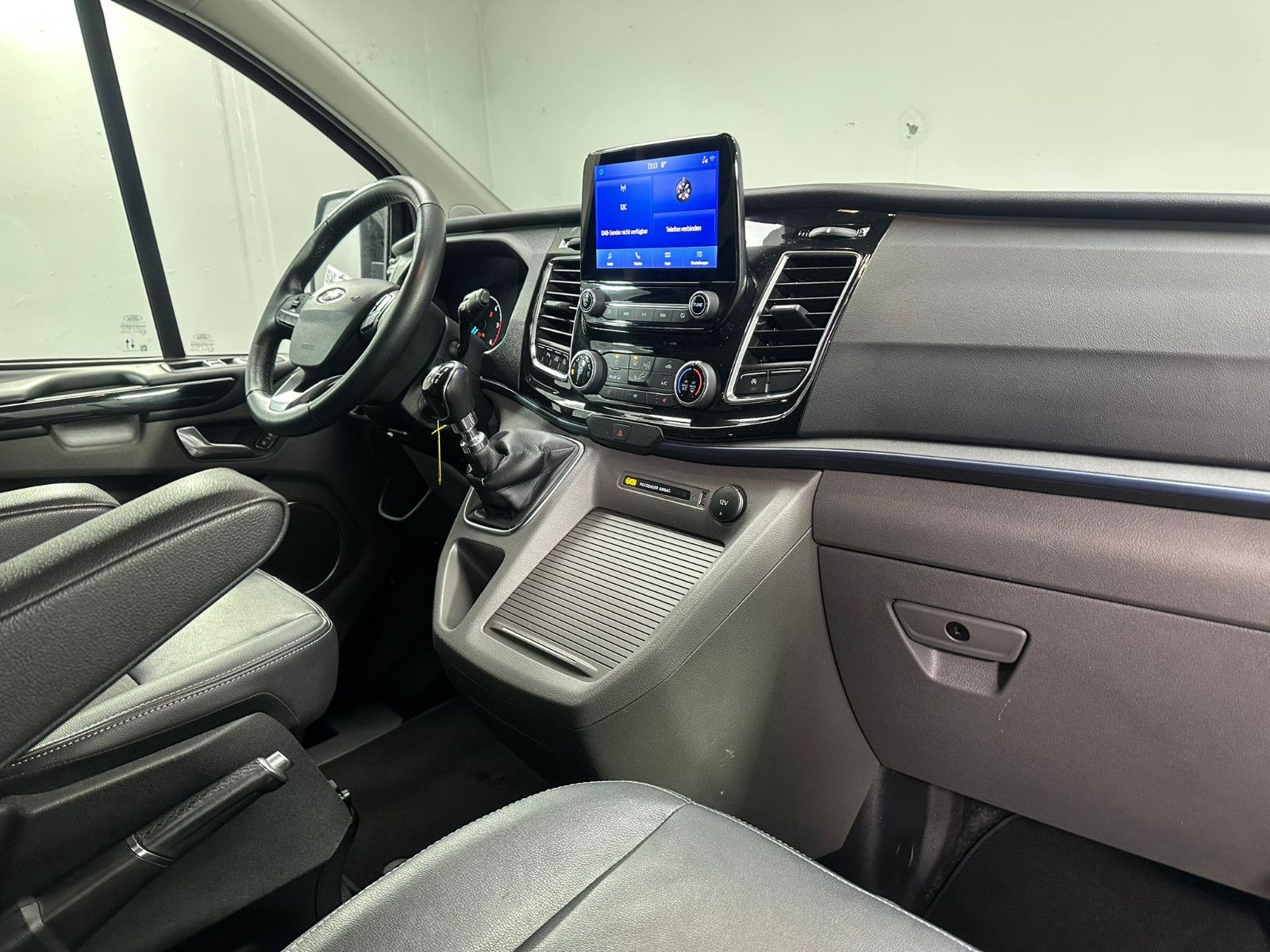 Fahrzeugabbildung Ford Tourneo Custom 320  L1H1 *AHK*ACTIVE*8-Sitzer*