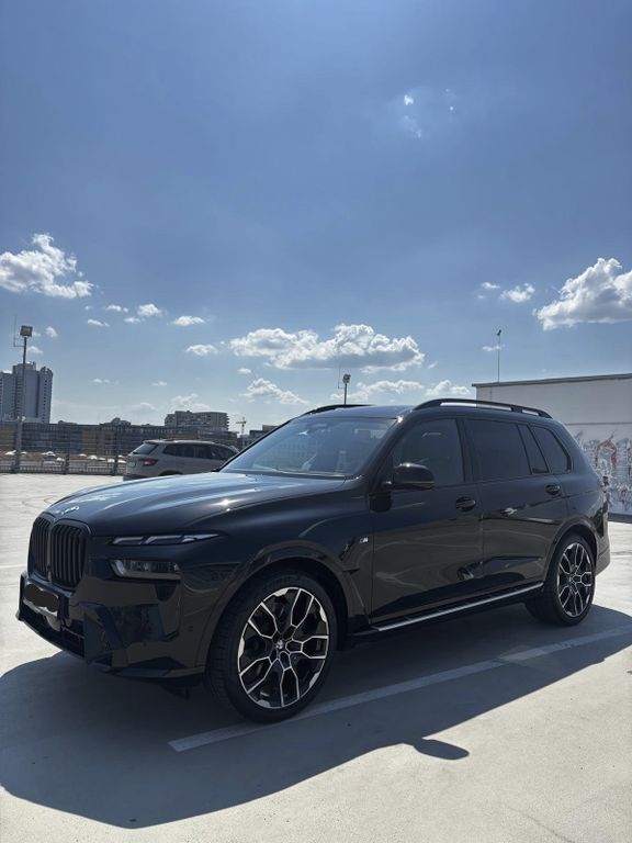 Image of BMW X7