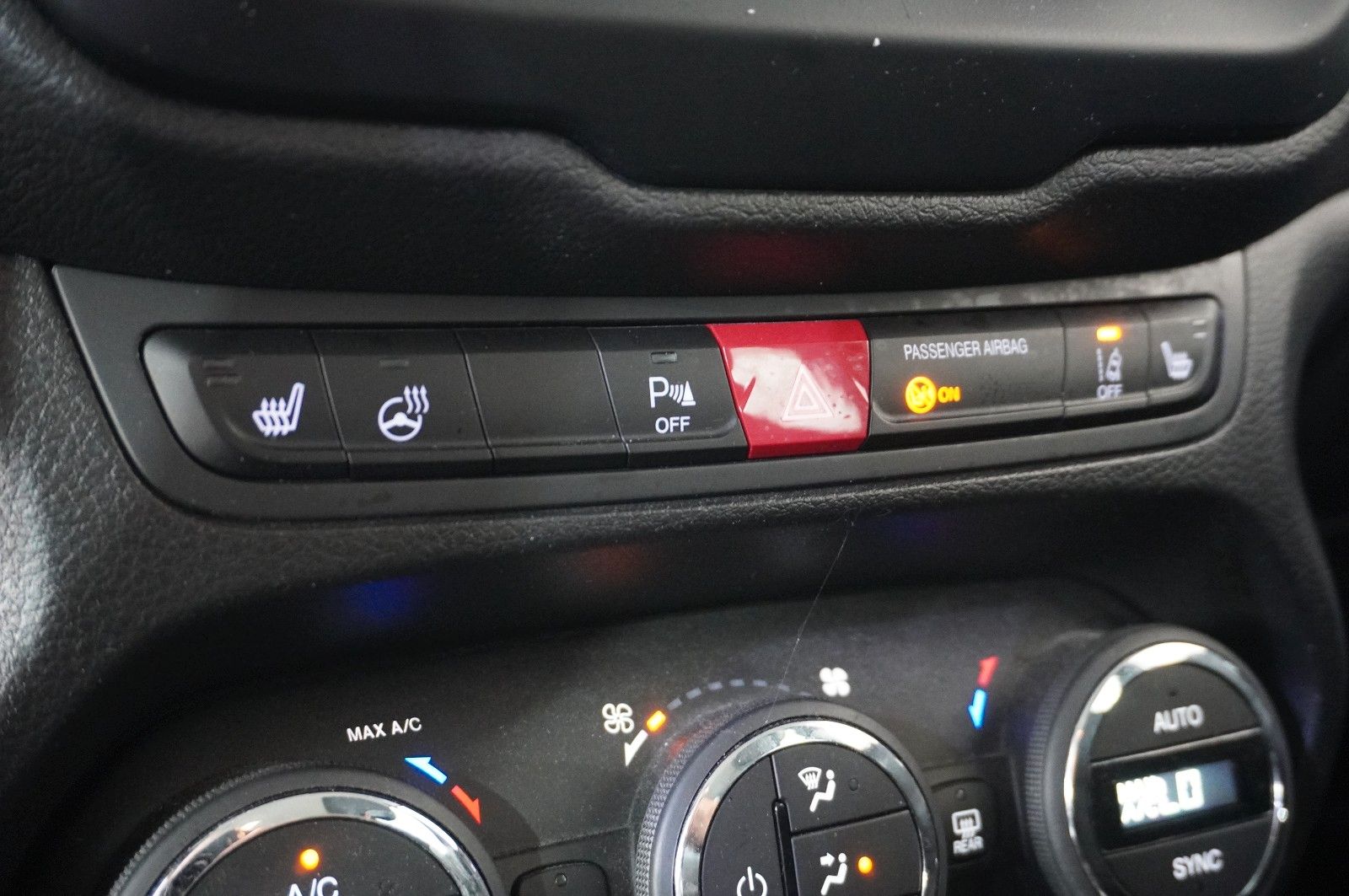 Fahrzeugabbildung Jeep Renegade 1.4T LIMITED KLIMA/SHZ/PDC/TEMP/AHK