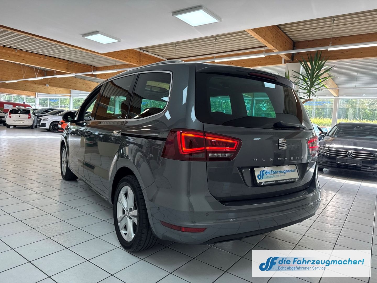 Fahrzeugabbildung SEAT Alhambra Xcellence 7-Sitzer AD AHK-klappbar Memo