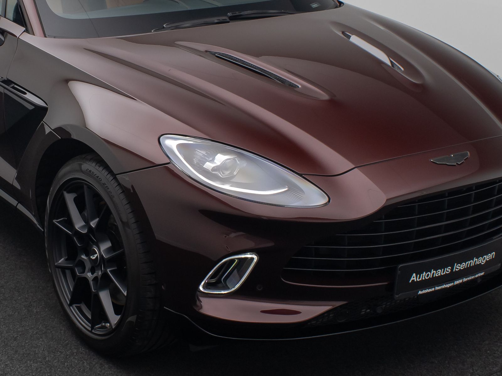 Fahrzeugabbildung Aston Martin DBX 4.0 V8 Individual Carbon Elegance Mega-Voll