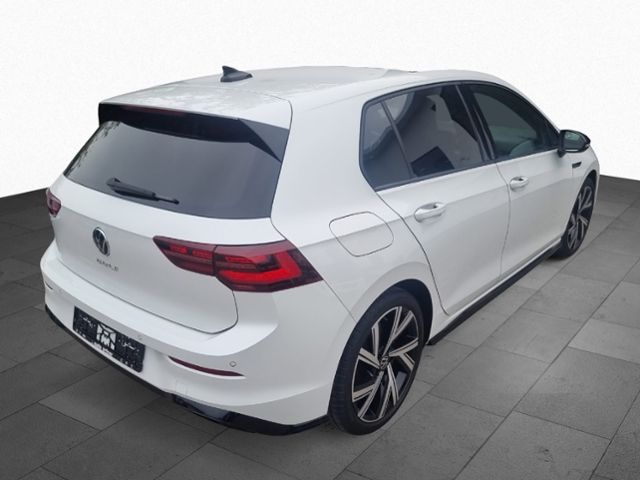 Fahrzeugabbildung Volkswagen Golf VIII 1.5 TSI R-LINE BLACK STYLE PANO NAVI K