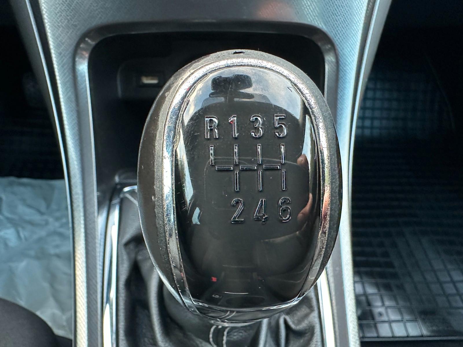 Opel Astra 2011 — photo 20