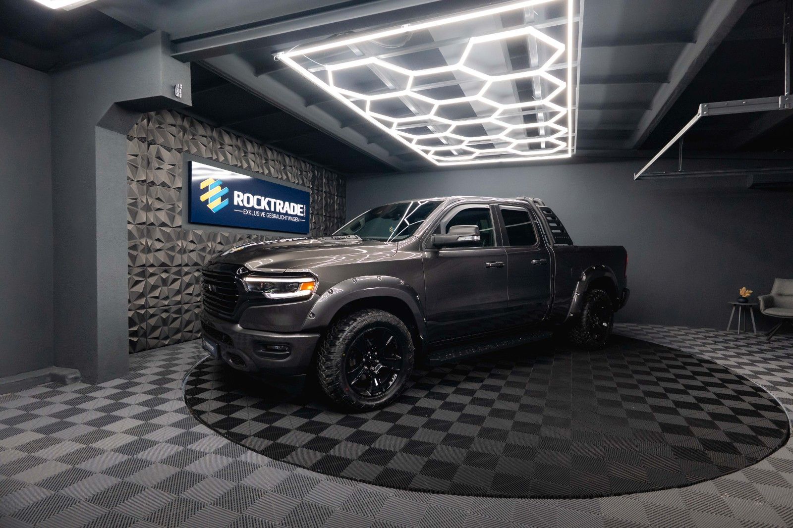 Fahrzeugabbildung Dodge RAM 5.7 V8 HEMI 4x4 OFFROAD Night Limited 19%