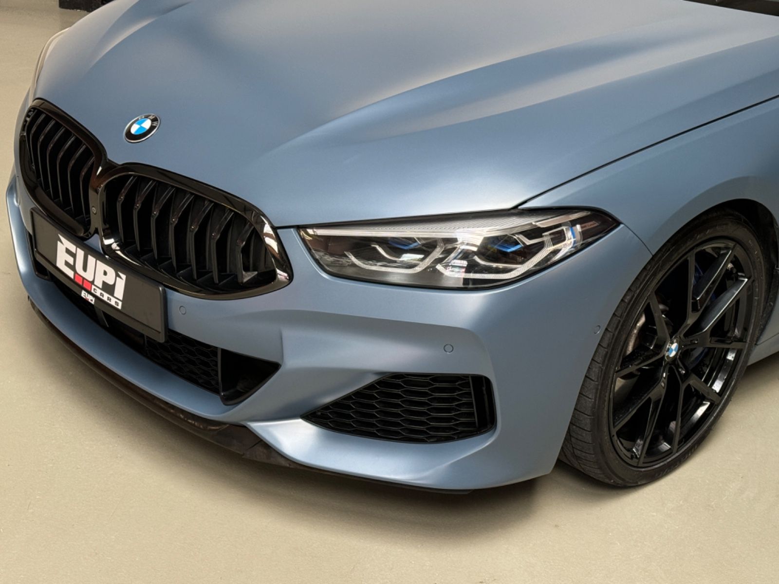 Fahrzeugabbildung BMW M850i xDrive Coupé / FIRST EDITION / 1/400