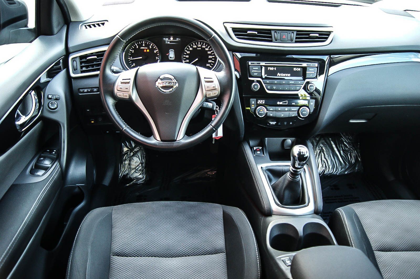 Fahrzeugabbildung Nissan Qashqai 1.2 Acenta 4x2 1 HAND AHK SIZHG 22.324KM