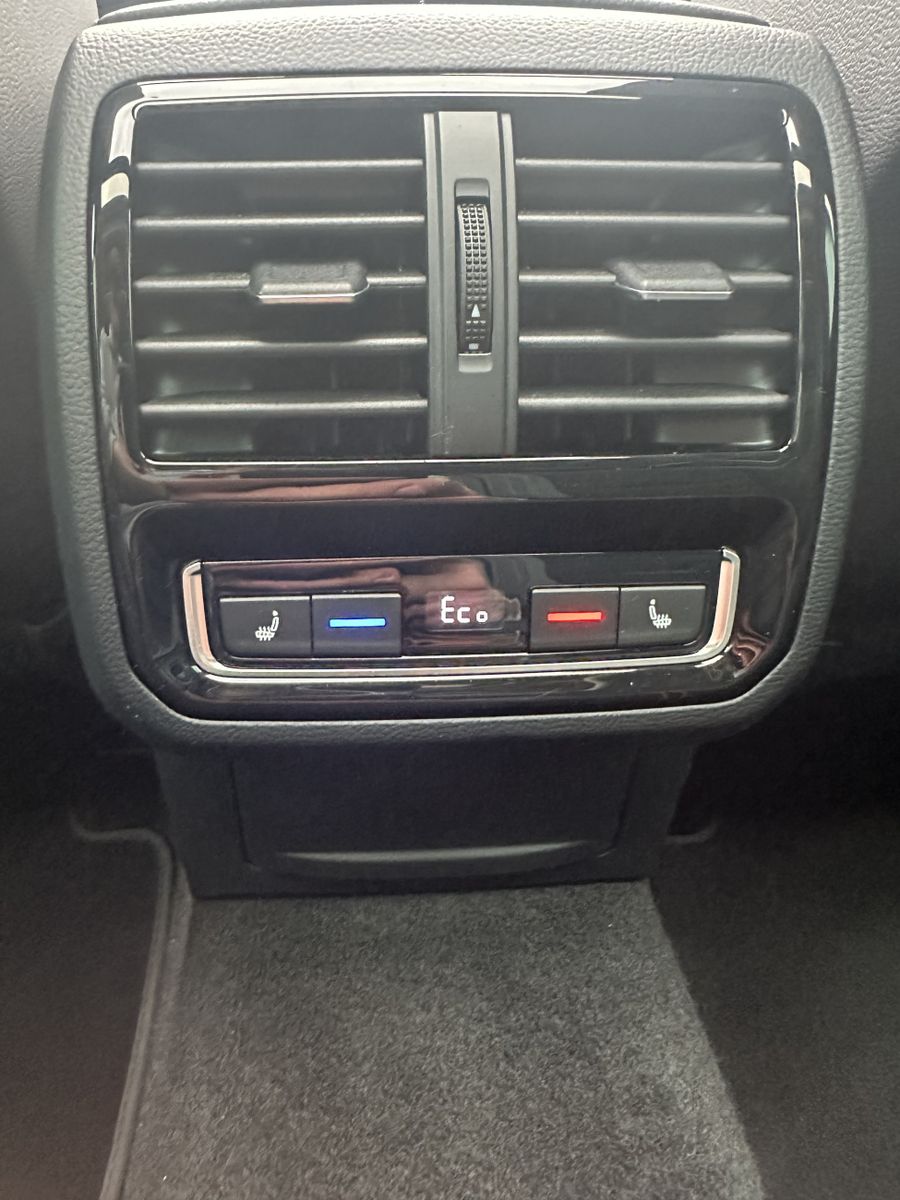 Fahrzeugabbildung Volkswagen Passat Variant GTE+NAV+LED+ACC+PANO+HUD+VCOCKPIT