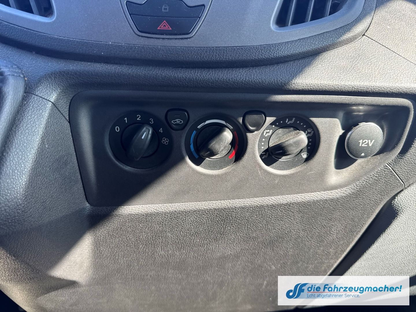 Fahrzeugabbildung Ford Transit Kombi 350 L3 2.2 TDCi DPF *3250