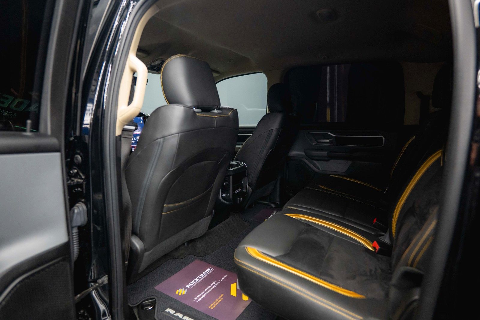 Fahrzeugabbildung Dodge RAM 5.7 V8 HEMI 4x4 OFFROAD Night GOLD EDITION