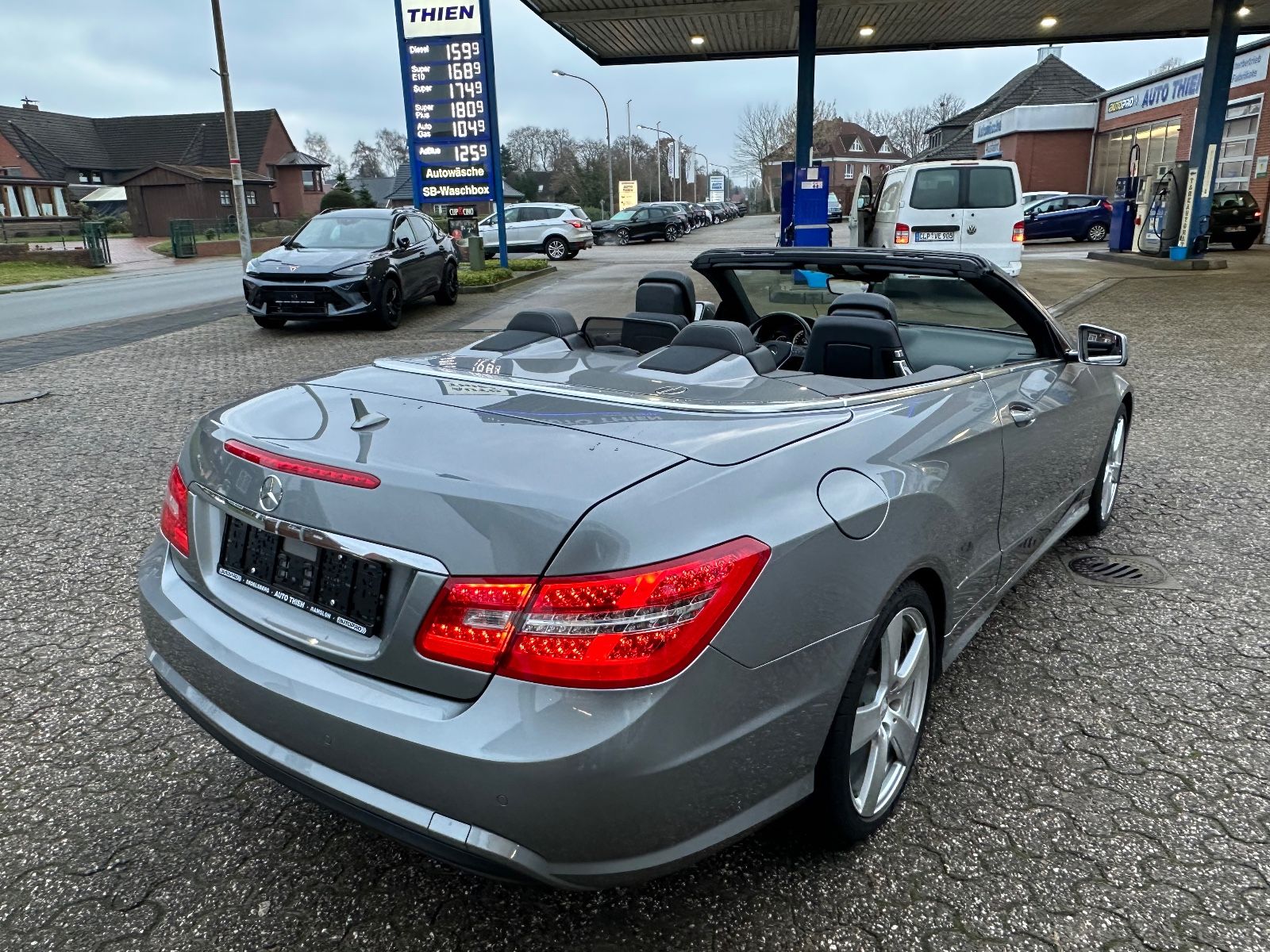Fahrzeugabbildung Mercedes-Benz E 220 CDI Cabrio AMG BiXenon/AirScarf/Navi/Leder