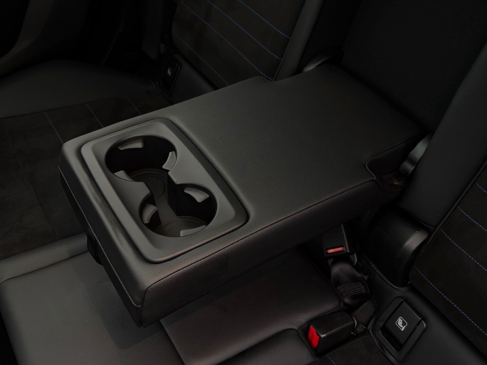 Fahrzeugabbildung BMW 223i Active Tourer M Sport Pano Massage H&K AHK