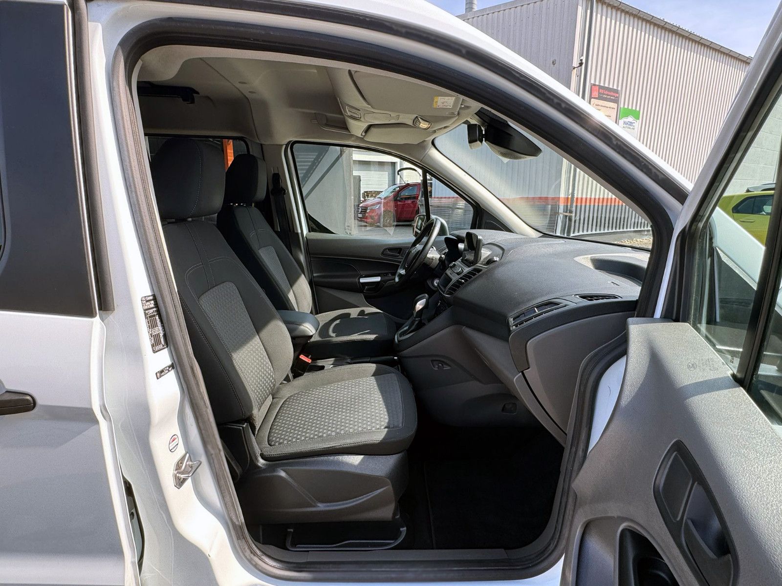 Fahrzeugabbildung Ford Transit Connect Kombi L2 1.5 EB Aut. Trend KAM