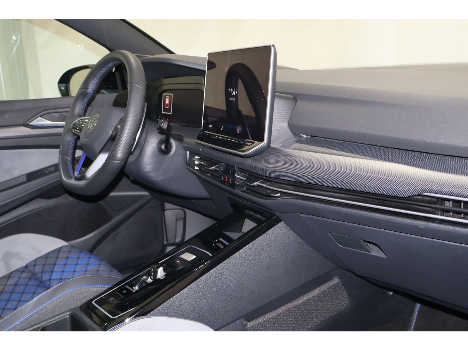 Volkswagen Golf VIII Lim 2.0 TSI 4Motion R-Kamera Pano SH foto 9