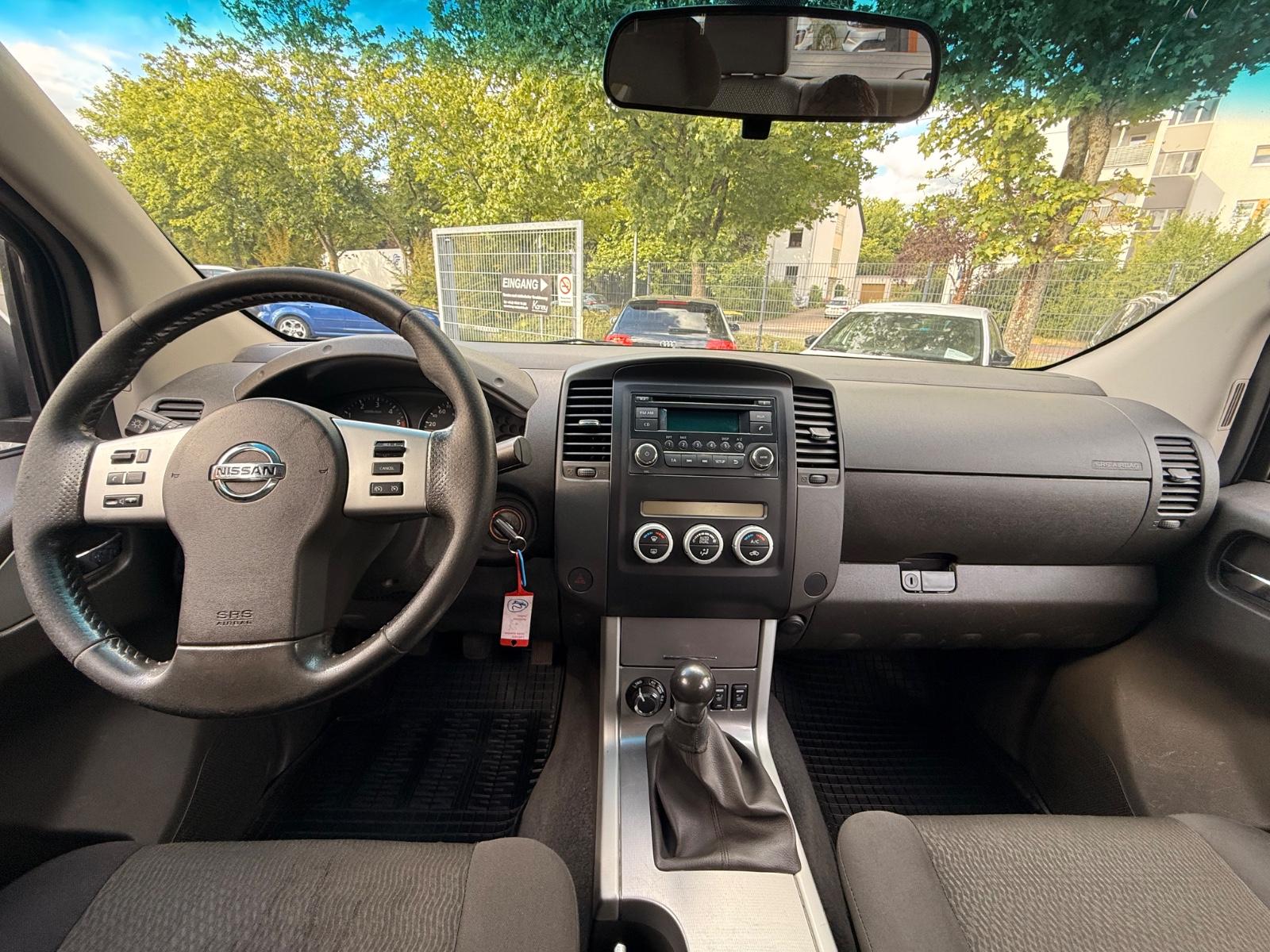 NISSAN NAVARA 2.5 dCi 190ch 4x4 - DOUBLE CAB - ATTELAGE - CLIM BIZONE - SIÈGES CHAUFFANTS