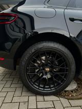 Porsche Macan - - - Porsche aus 2018