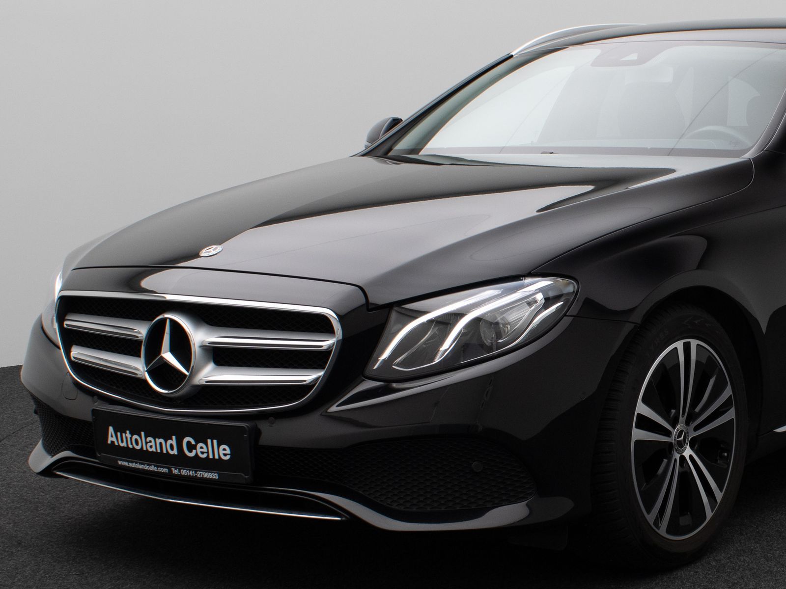 Fahrzeugabbildung Mercedes-Benz E 220d T-Modell Avantgarde Kamera AHK Tempomat