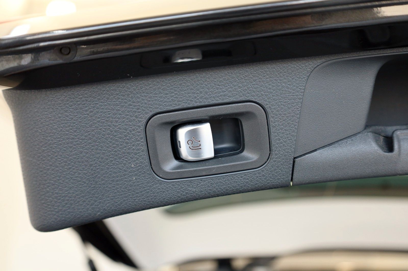 Fahrzeugabbildung Mercedes-Benz C 300e T Avantgarde Leder,Navi,LED,Kamera,SH,PDC