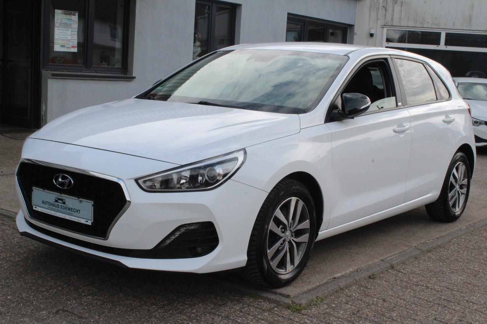 Hyundai i30 YES!*! *1.Hand*Service Neu*Tüv Neu*Kamera*