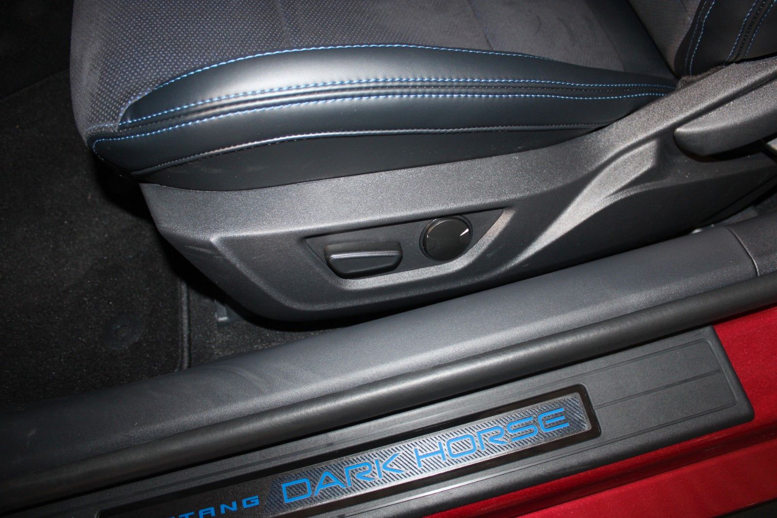 Fahrzeugabbildung Ford Mustang 5.0 TiVCT V8 Dark Horse SOFORT LIEFERBAR