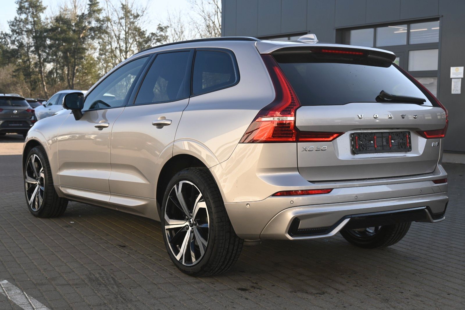 Fahrzeugabbildung Volvo XC60 Ultimate Dark AWD*MASS*LUFT*B&W*NAV*HUD*ACC