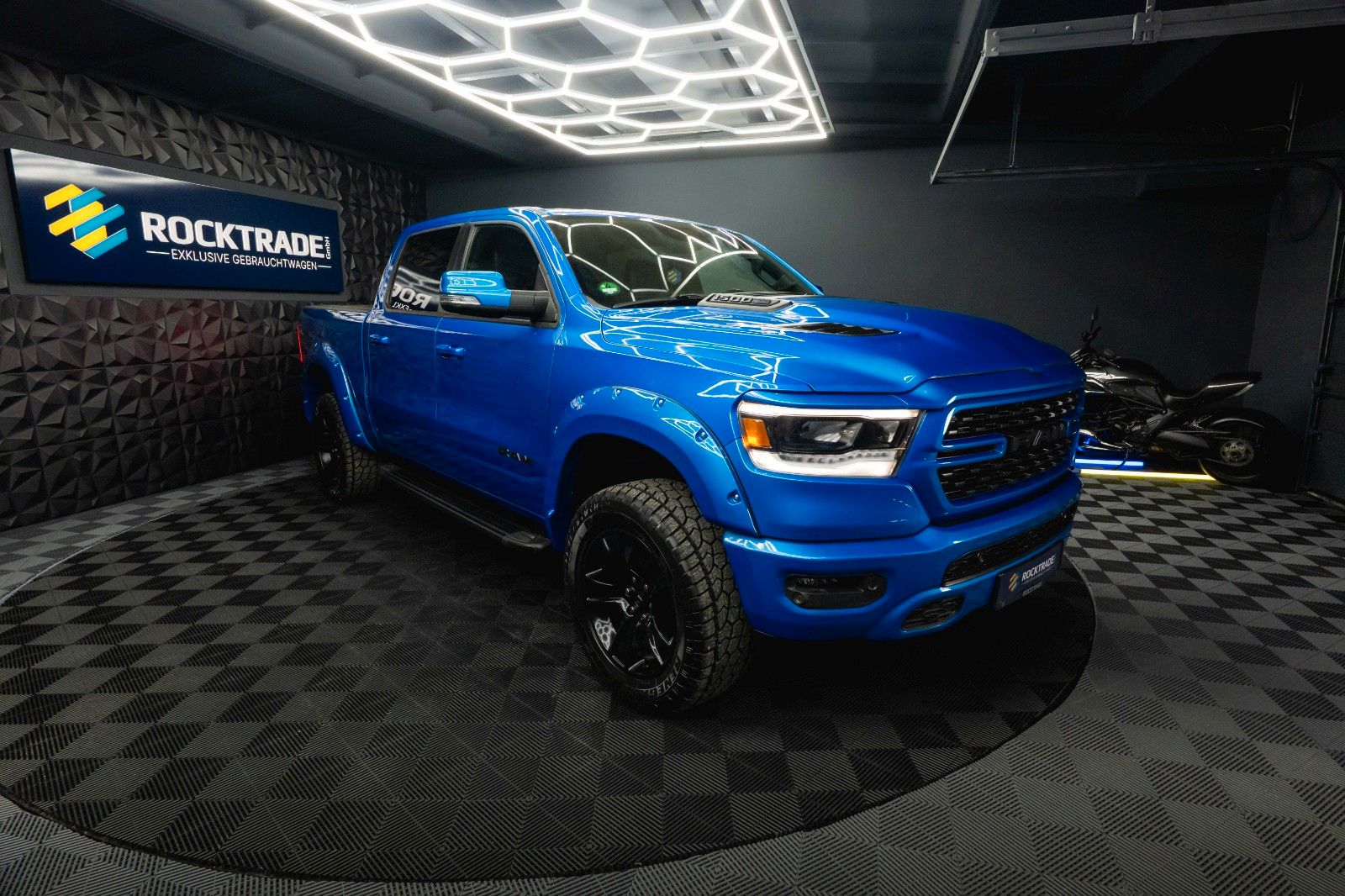 Fahrzeugabbildung Dodge RAM 5.7 V8 HEMI 4x4 NIGHT GT SPORT Night-Paket