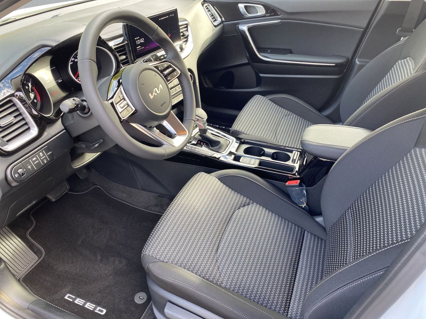 Fahrzeugabbildung Kia Ceed_sw VISION 1.5 T-GDI *KOMFORT-PLUS-PAKET*NAV