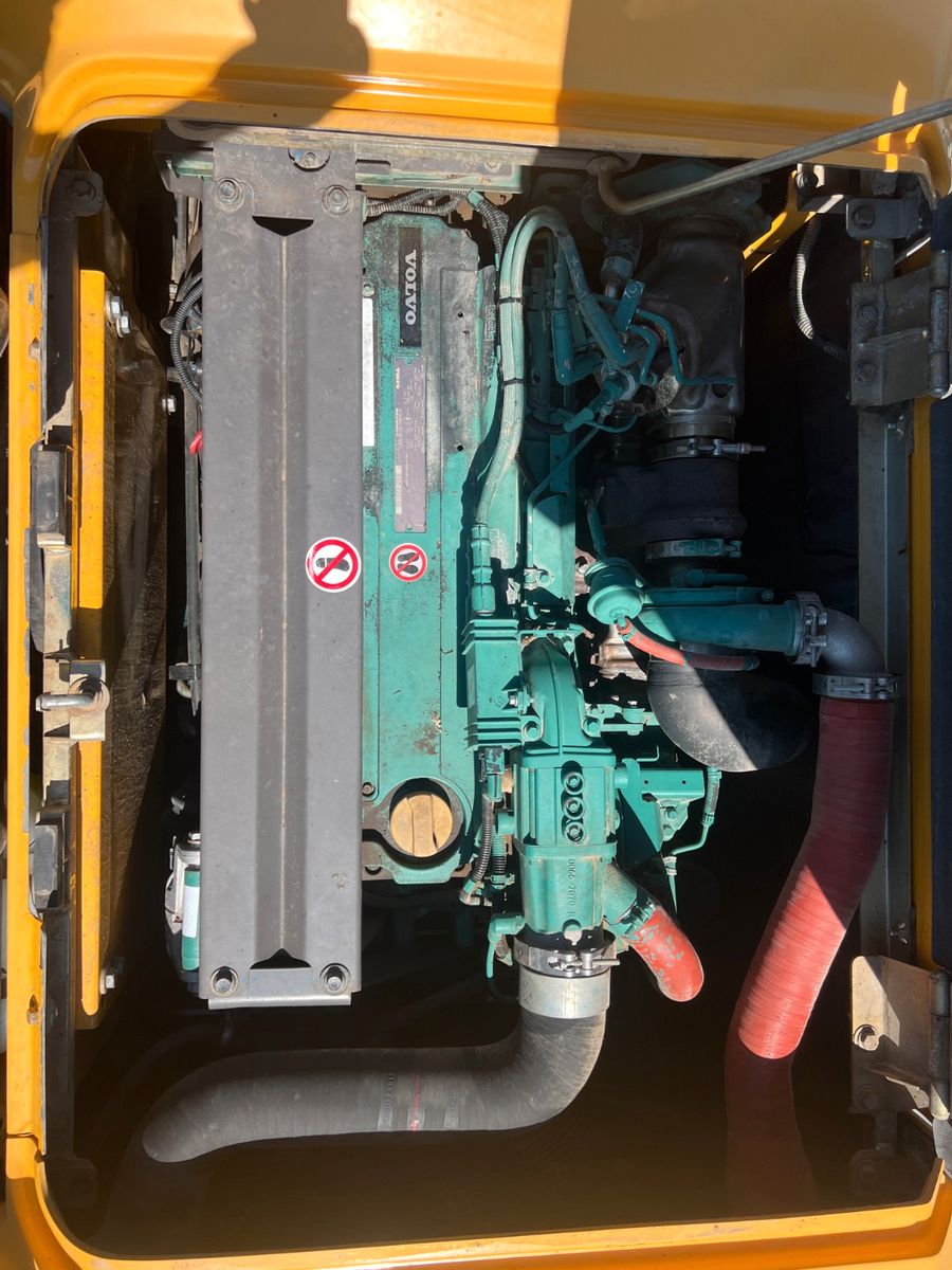 Fahrzeugabbildung Volvo EW160D / 2014 / 1xTieflöffel / Forstschutzgitter